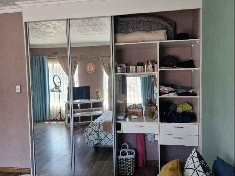 Modern 2-Bedroom Home with Double Garage and Fibre Internet - Photo 6