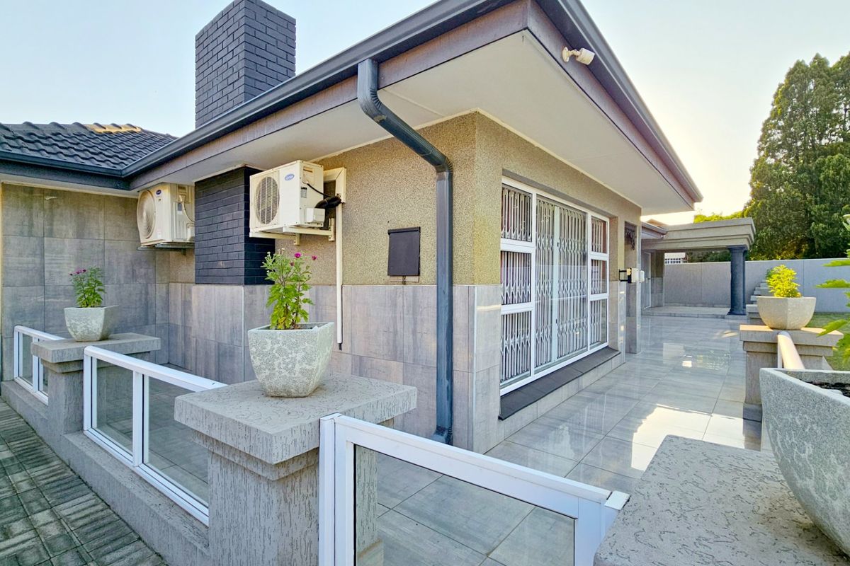 The Ultimate Dream Home, Luxury, Entertainment, and Tranquility Redefined. - Photo 5