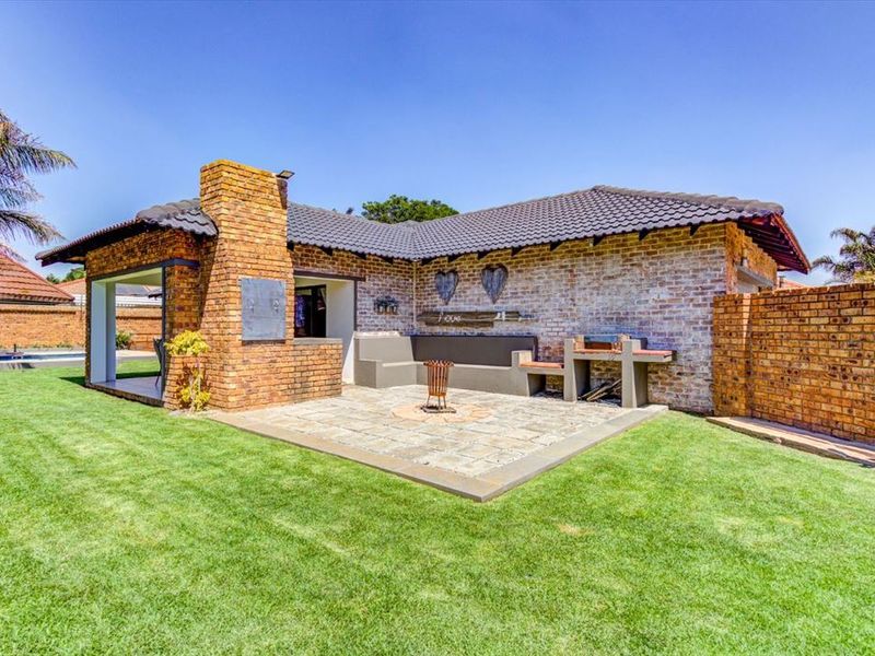 Elegant Family Home with Pool and Double Garage - Photo 3