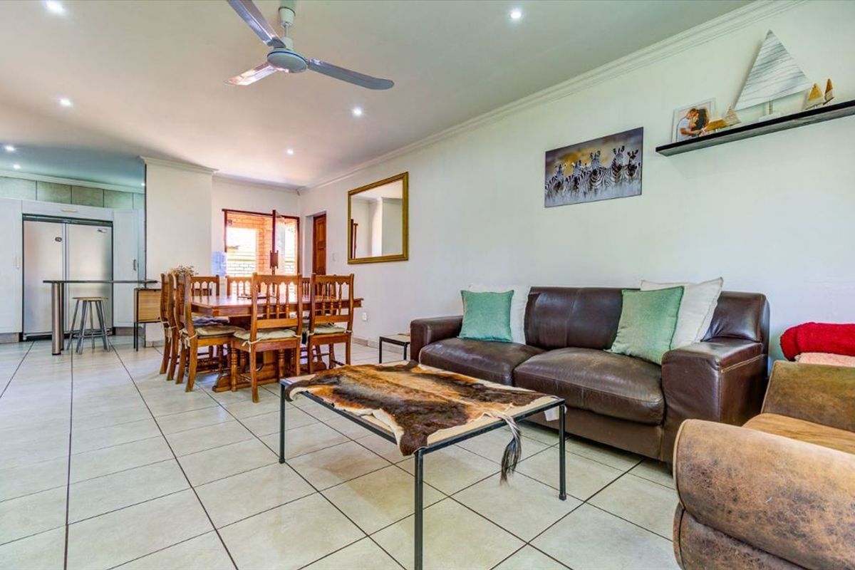 Elegant Family Home with Pool and Double Garage - Photo 2