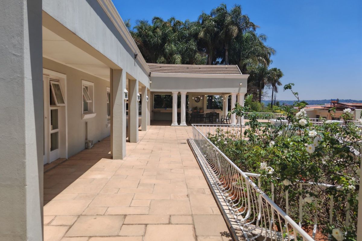 4 Bedroom House for sale in Bedfordview. - Photo 4