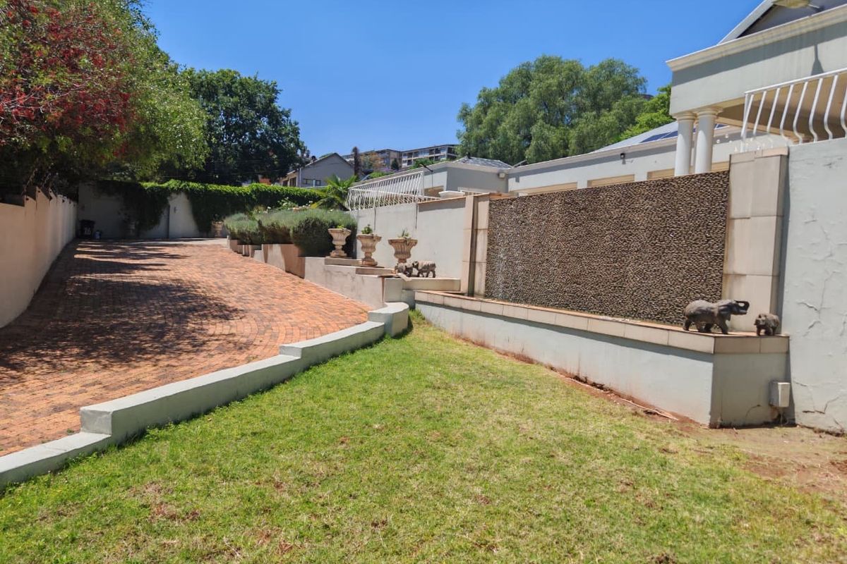 4 Bedroom House for sale in Bedfordview. - Photo 5