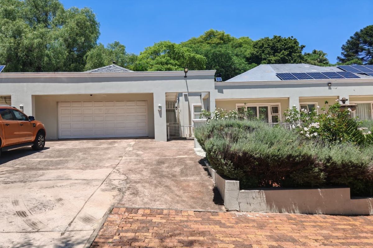 4 Bedroom House for sale in Bedfordview. - Photo 2