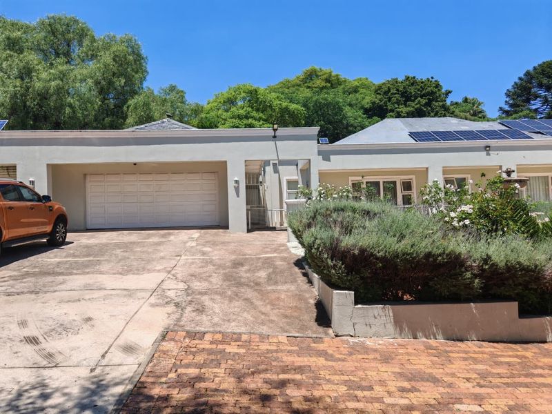 4 Bedroom House for sale in Bedfordview. - Photo 2