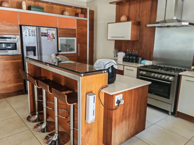 4 Bedroom House for sale in Bedfordview. - Photo 10