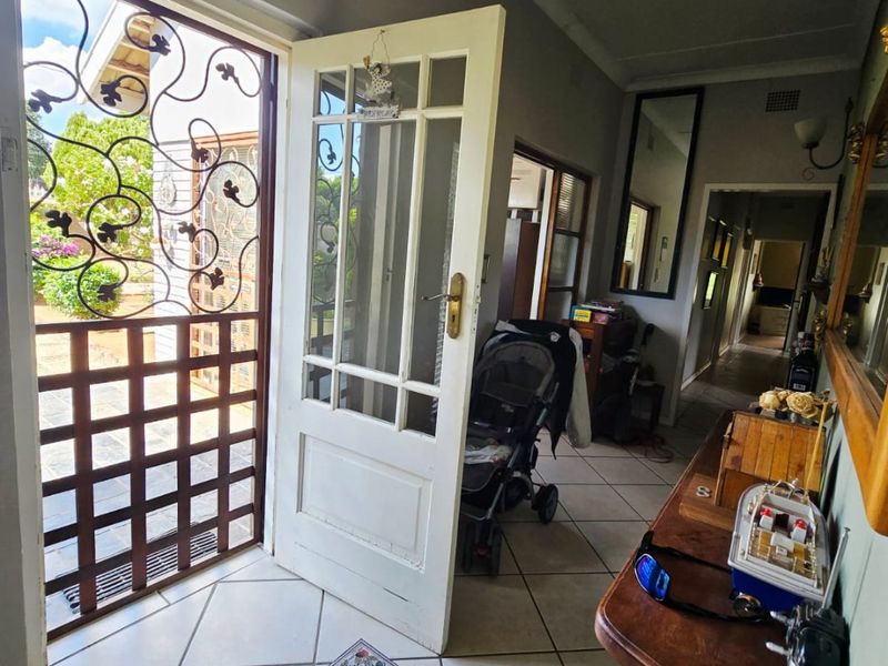 Charming Family Home in a Sought-After Area - Photo 4