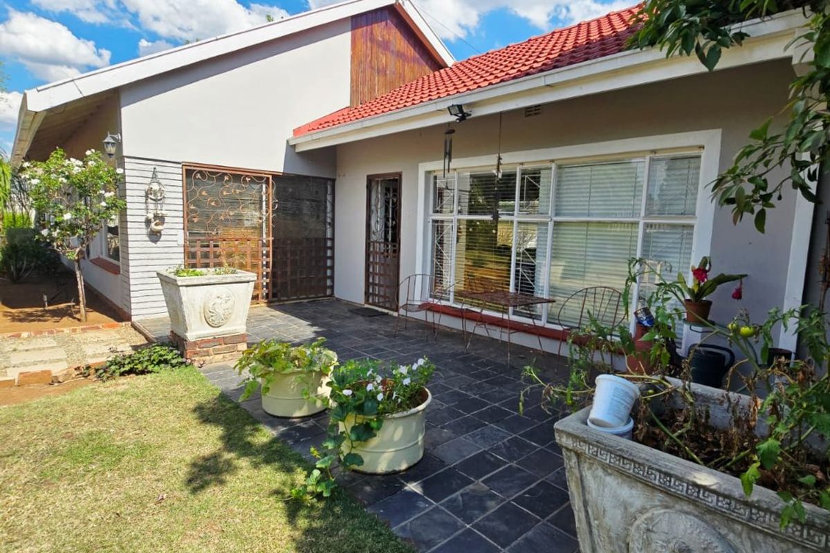 Charming Family Home in a Sought-After Area - Photo 2