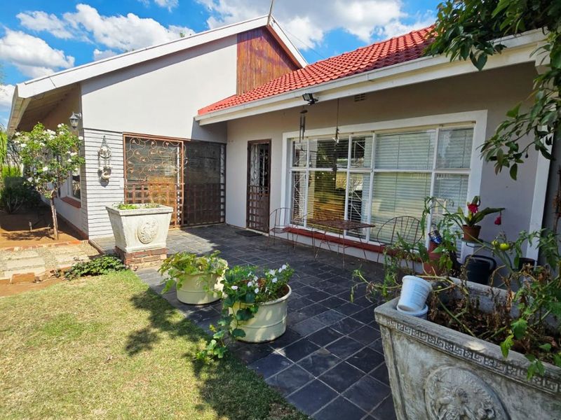 Charming Family Home in a Sought-After Area - Photo 2