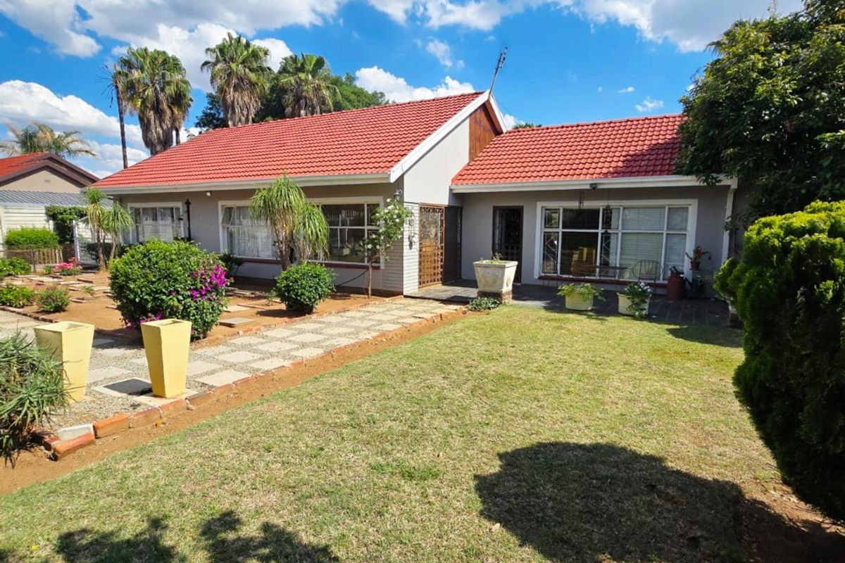 Charming Family Home in a Sought-After Area - Photo 3