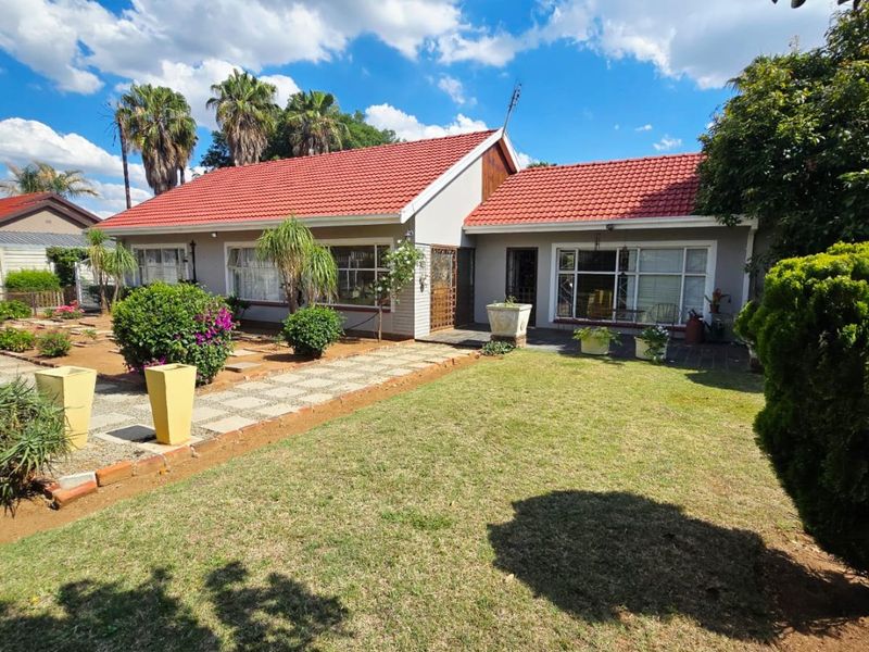 Charming Family Home in a Sought-After Area - Photo 3