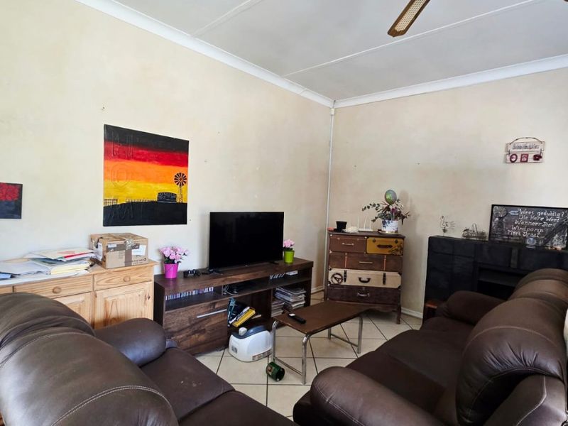 Charming Family Home in a Sought-After Area - Photo 7