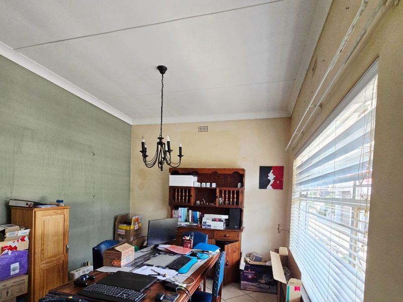 Charming Family Home in a Sought-After Area - Photo 6