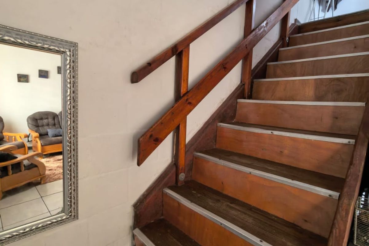 Three Bedroom corner family home for sale in Heideveld - Photo 5