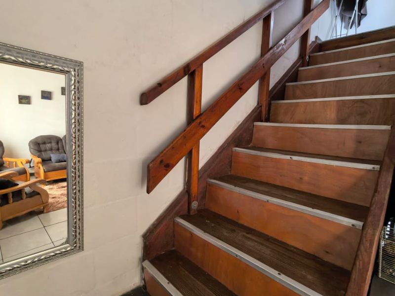 Three Bedroom corner family home for sale in Heideveld - Photo 5