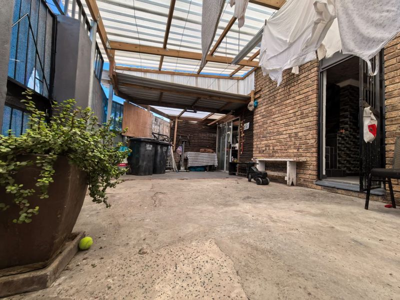 Three Bedroom corner family home for sale in Heideveld - Photo 10