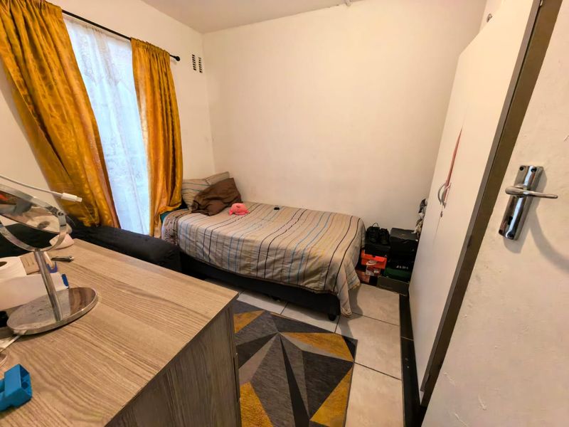 Three Bedroom corner family home for sale in Heideveld - Photo 4