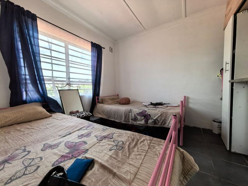 Three Bedroom corner family home for sale in Heideveld - Photo 7