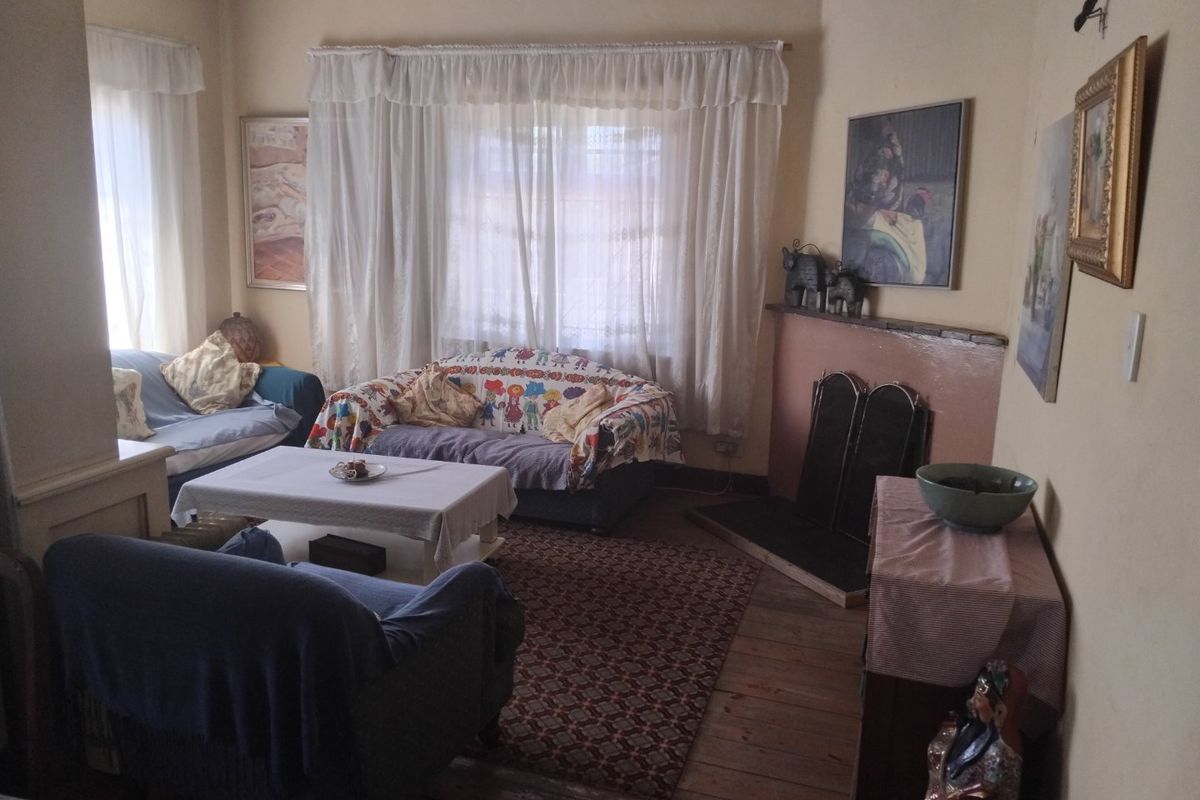 Lovely Family Home in Bellevue East - Photo 2