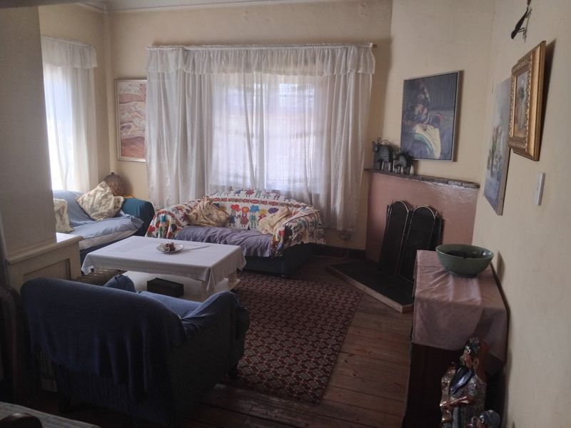 Lovely Family Home in Bellevue East - Photo 2