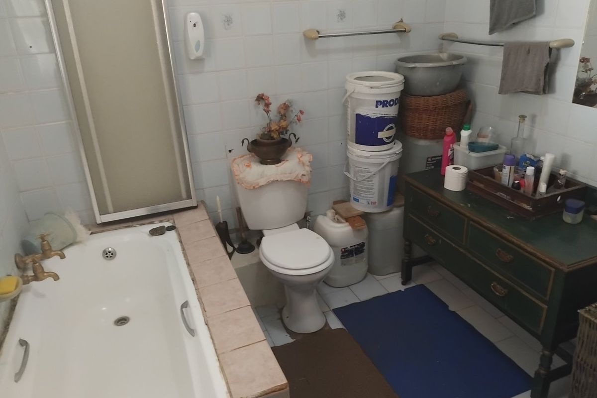 Lovely Family Home in Bellevue East - Photo 3