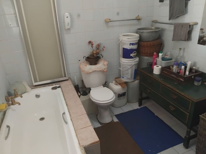 Lovely Family Home in Bellevue East - Photo 3