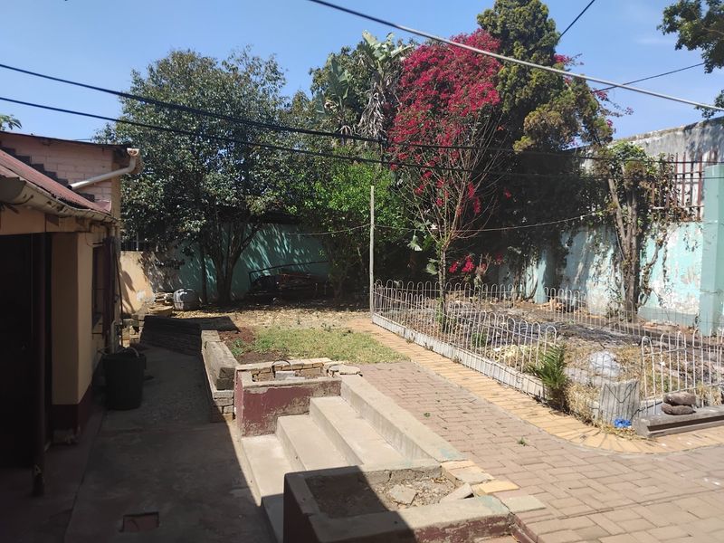 Lovely Family Home in Bellevue East - Photo 9