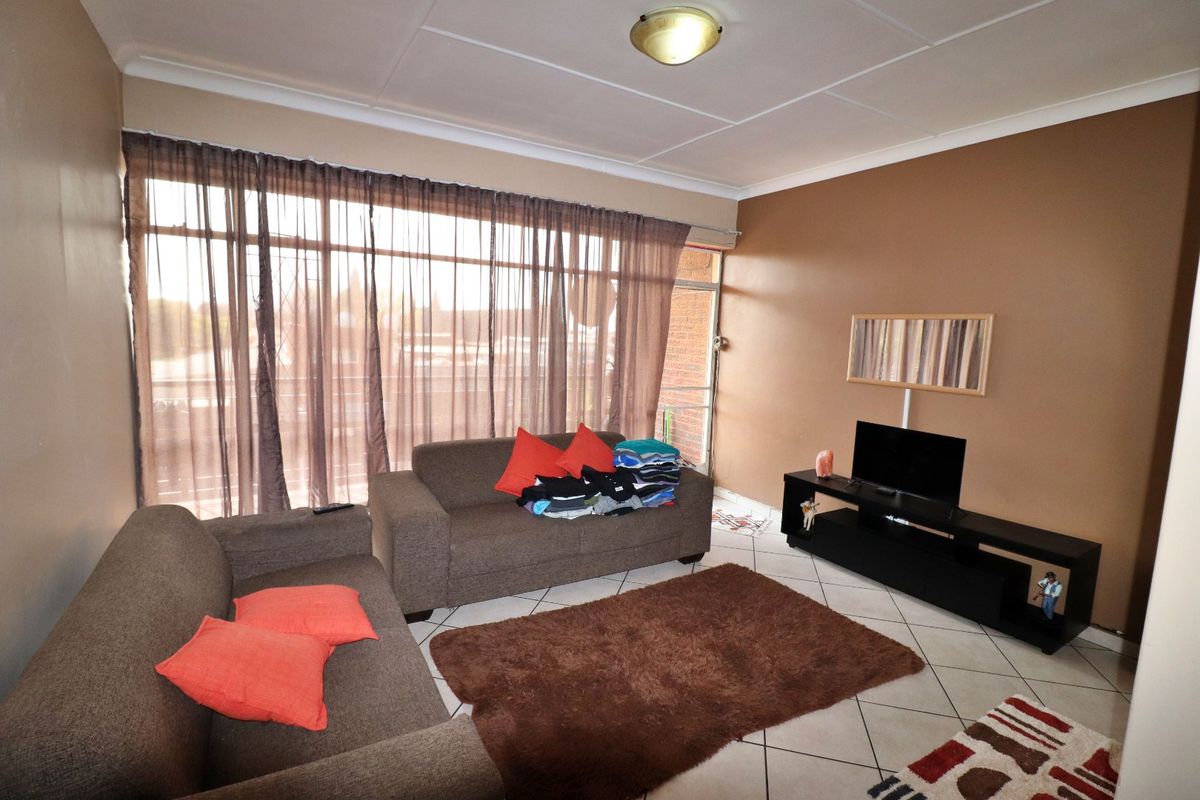 Modern 2-Bedroom Flat with Balcony - Photo 4