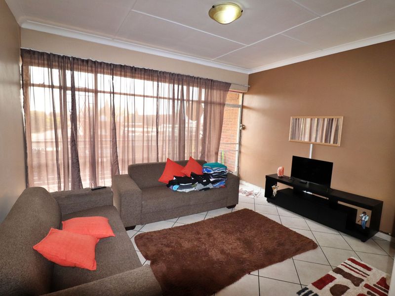 Modern 2-Bedroom Flat with Balcony - Photo 4