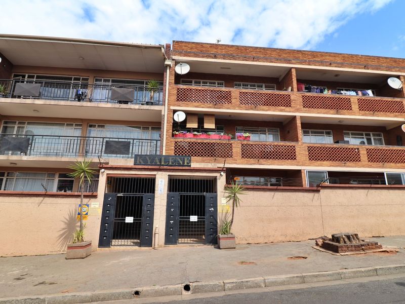 Modern 2-Bedroom Flat with Balcony - Photo 5