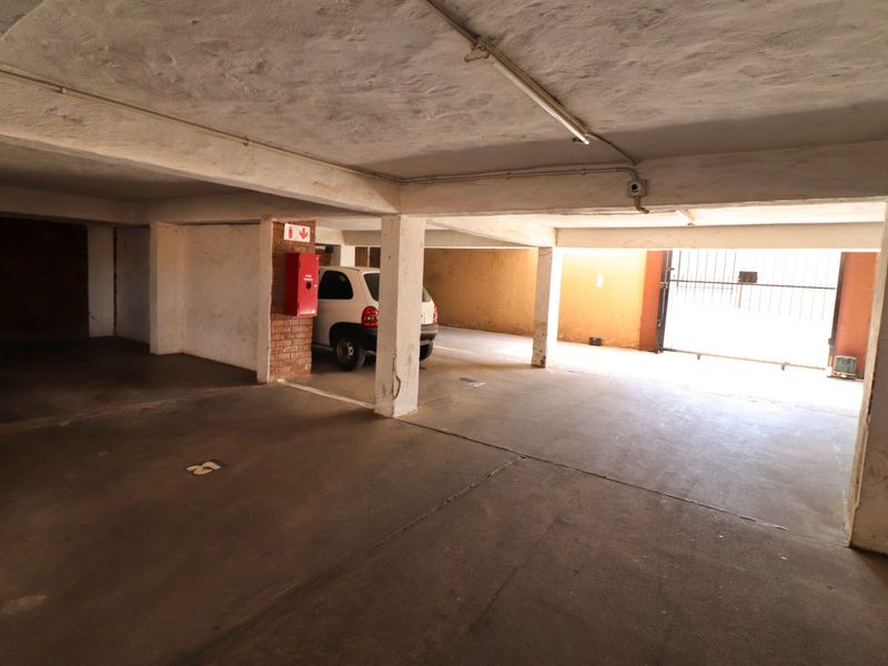 Modern 2-Bedroom Flat with Balcony - Photo 9