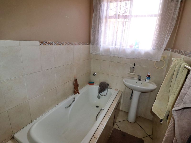 Modern 2-Bedroom Flat with Balcony - Photo 10