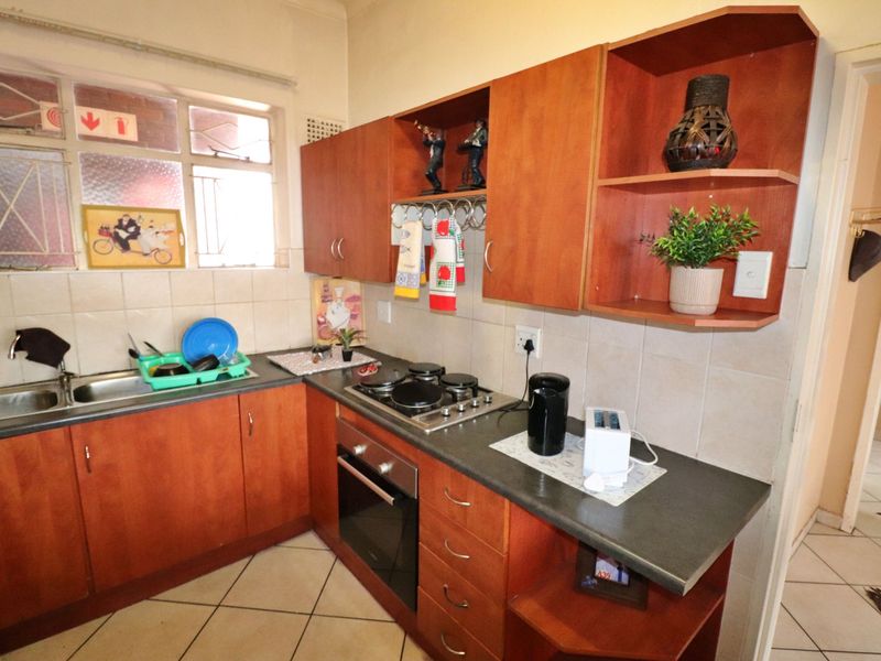 Modern 2-Bedroom Flat with Balcony - Photo 6