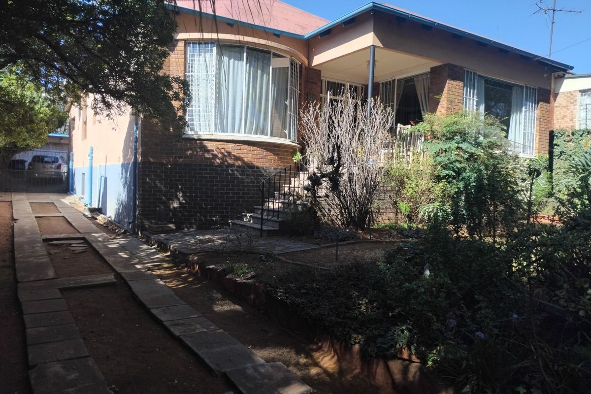 Spacious 3-Bedroom Family Home for Sale - Photo 2