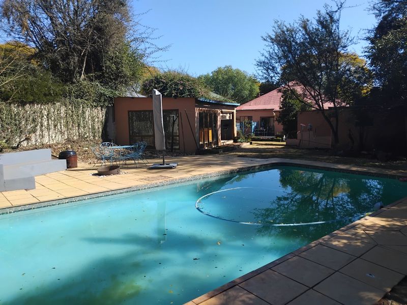 Spacious 3-Bedroom Family Home for Sale - Photo 1