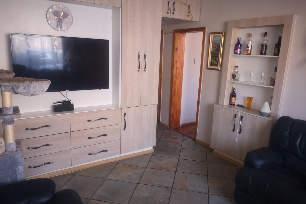 A decent family home - Photo 2