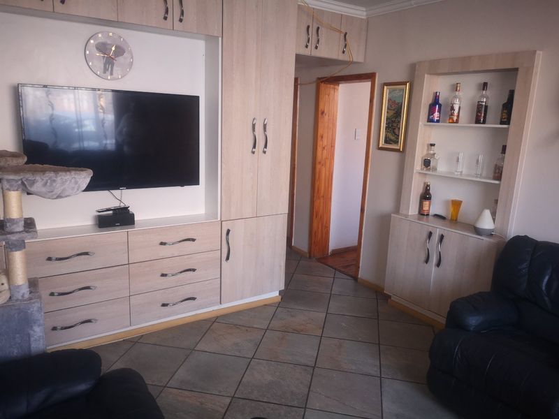 A decent family home - Photo 2