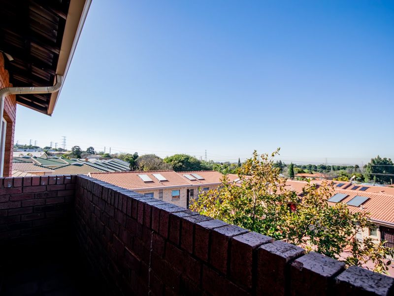 Modern 1-Bedroom Flat for Sale - Photo 9