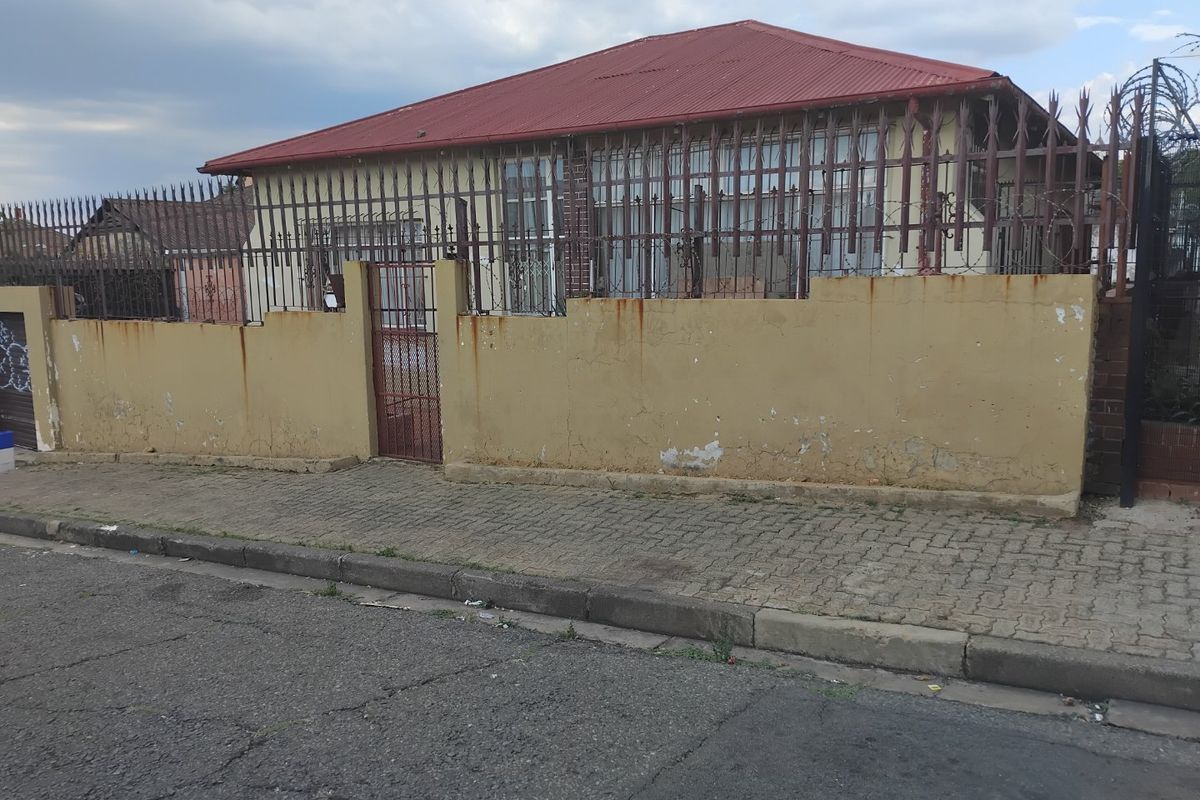 Family Home for Sale – Prime Location in Kensington, Johannesburg!  - Photo 5