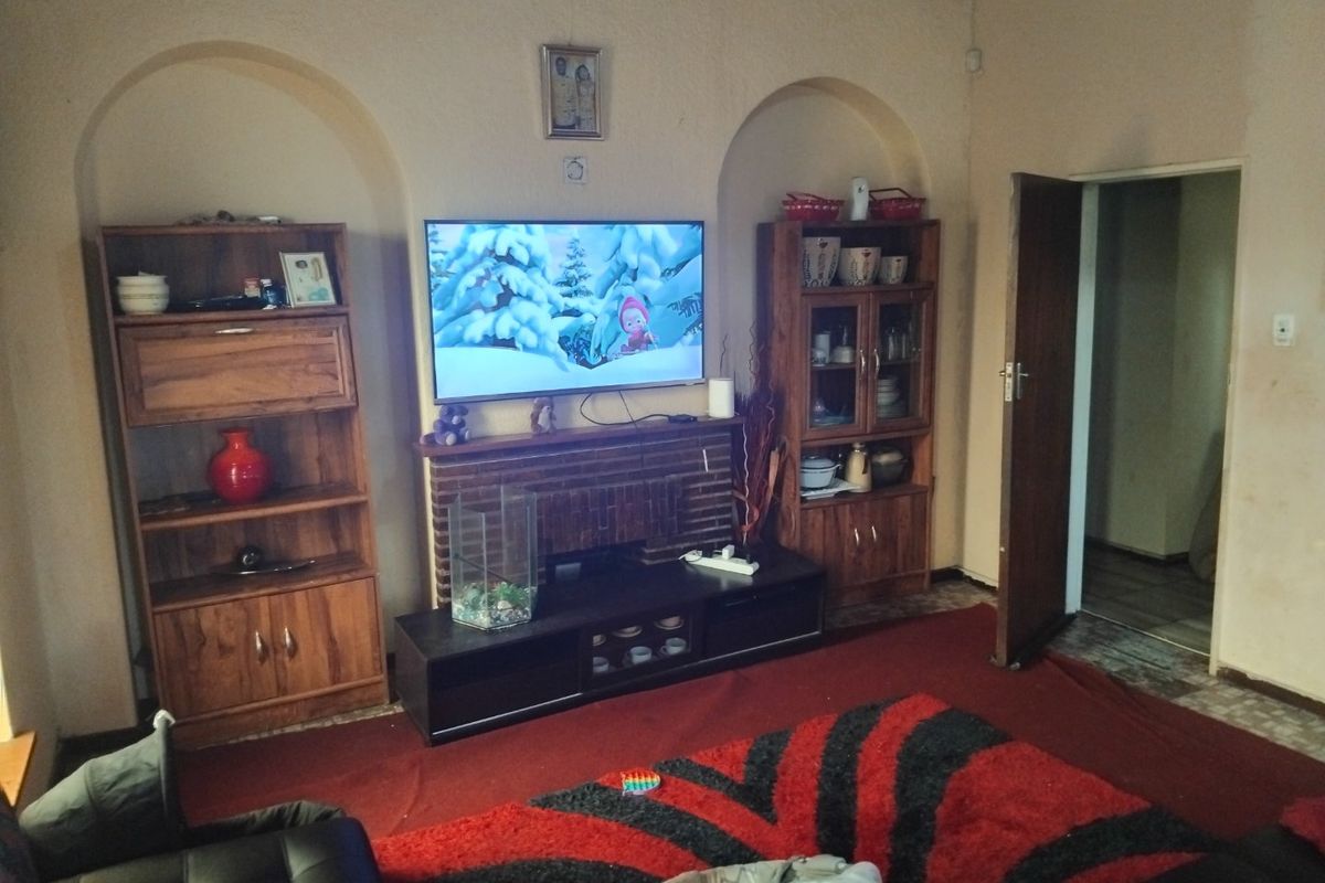 Family Home for Sale – Prime Location in Kensington, Johannesburg!  - Photo 3