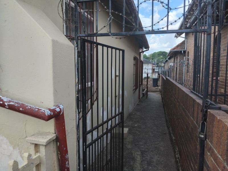 Family Home for Sale – Prime Location in Kensington, Johannesburg!  - Photo 10