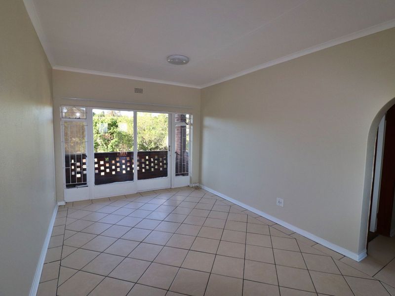 Bright and Spacious 2-Bedroom Flat with Balcony - Photo 3