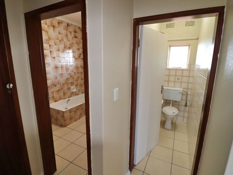 Bright and Spacious 2-Bedroom Flat with Balcony - Photo 4