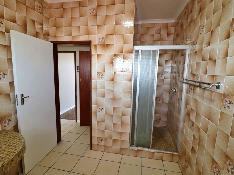 Bright and Spacious 2-Bedroom Flat with Balcony - Photo 10