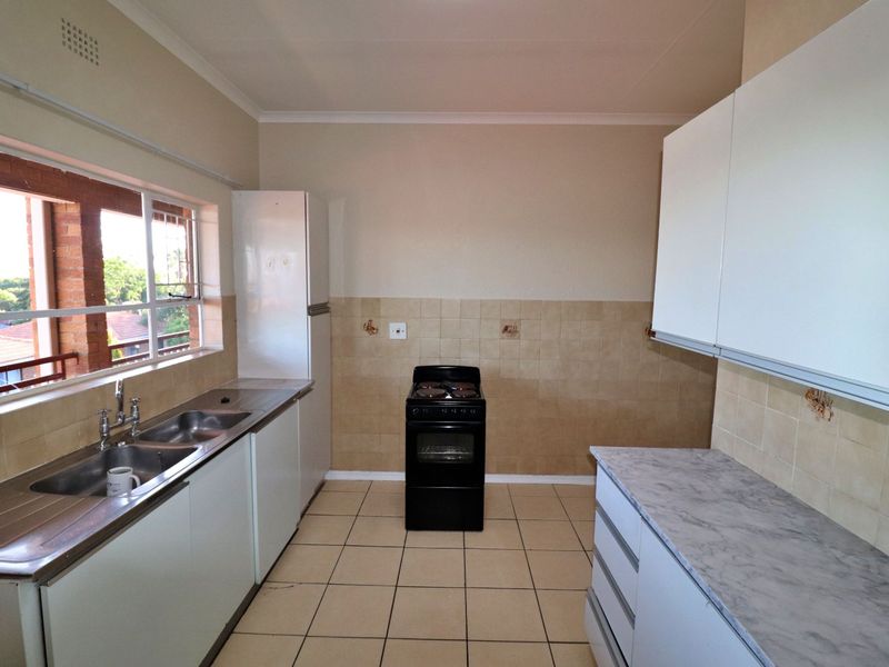 Bright and Spacious 2-Bedroom Flat with Balcony - Photo 9