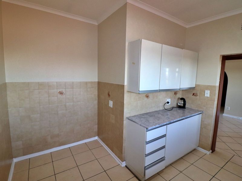 Bright and Spacious 2-Bedroom Flat with Balcony - Photo 8