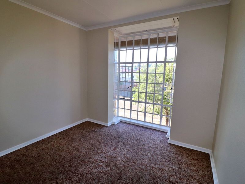 Bright and Spacious 2-Bedroom Flat with Balcony - Photo 7