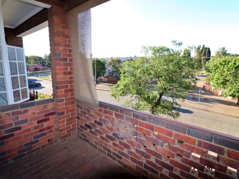 Bright and Spacious 2-Bedroom Flat with Balcony - Photo 2