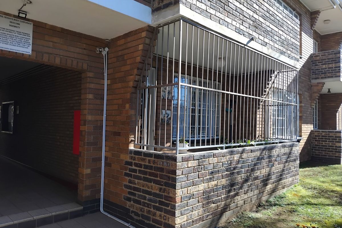 Modern 2-Bedroom Ground Floor Unit in Secure Complex - Photo 4