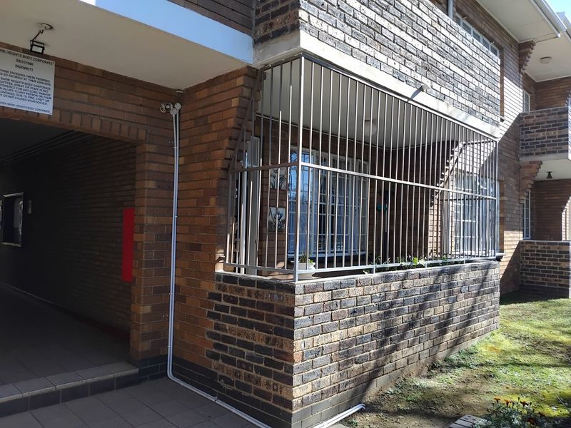 Modern 2-Bedroom Ground Floor Unit in Secure Complex - Photo 4