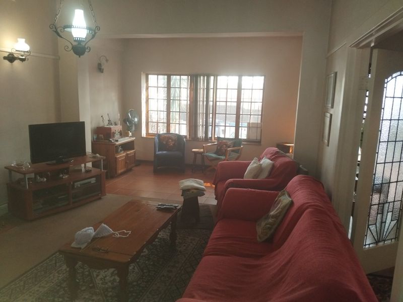 Family Home with Flatlet and Bonus Wooden House - Photo 9